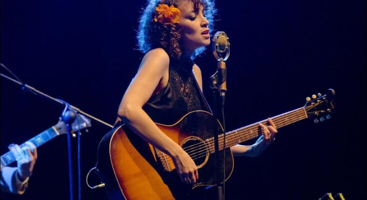 Cantautora Gaby Moreno recibirá en Guatemala Orden Presidencial