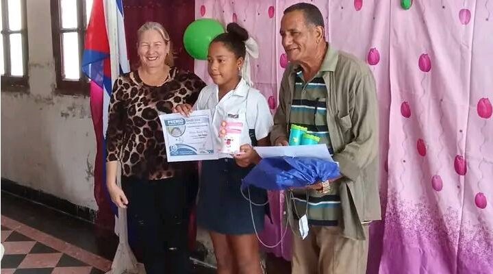 Melanys Rosabal Pérez, estudiante floridana que protege la capa de ozono