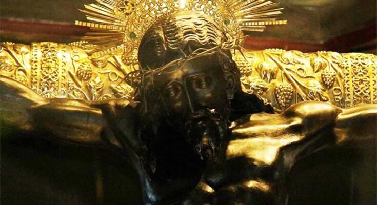 Peregrinos veneran al Cristo Negro de Esquipulas en Guatemala