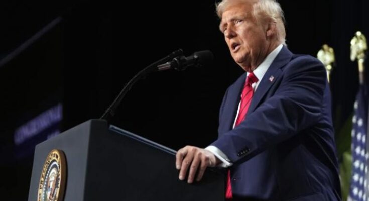 Trump ofrece a todos los empleados federales una compensación de 8 meses de salario si renuncian