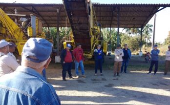 Intercambian autoridades de Florida con trabajadores que harán zafra en Agramonte