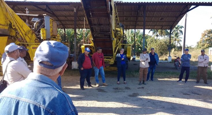 Intercambian autoridades de Florida con trabajadores que harán zafra en Agramonte