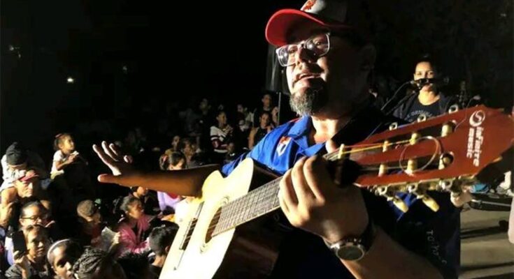 Eduardo Sosa, un cantautor cubano comprometido con la comunidad