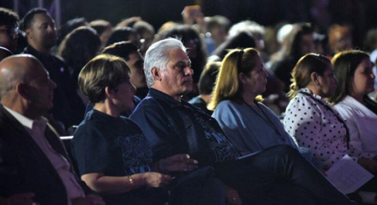 Presente Díaz-Canel en gala de clausura del Coloquio Patria