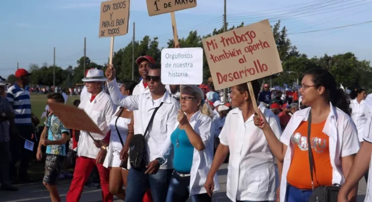 Trabajadores de la salud en Florida iniciarán el desfile proletario del 1ro de Mayo