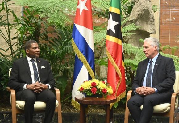 Recibe Díaz-Canel al primer ministro de San Cristóbal y Nieves Terrance Drew
