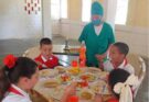 Reconocen en escuela floridana el desempeño de la cocinera Mercedes Expósito Soriano