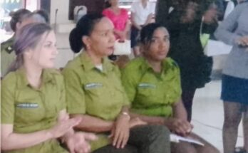 Jenny Lozada Johnson, el orgullo de formar filas en el Ministerio del Interior (al centro)