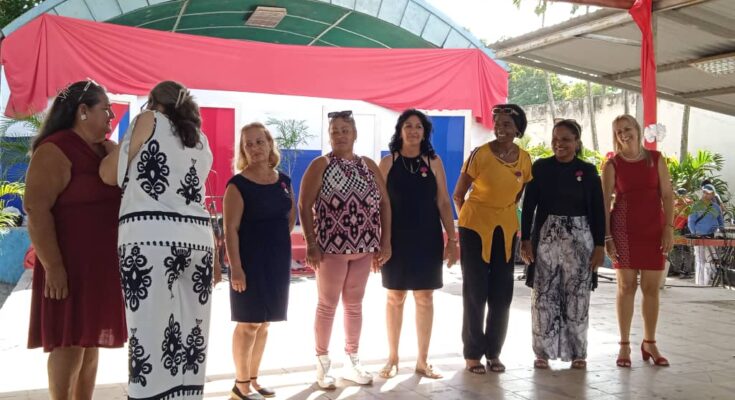 Educadores floridanos reciben la Medalla Rafael María de Mendive