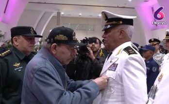 Daniel Ortega impuso condecoración a jefe de Armada de Cuba