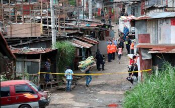 Joven anónimo de barrio tico muestra tristeza ante situación nacional