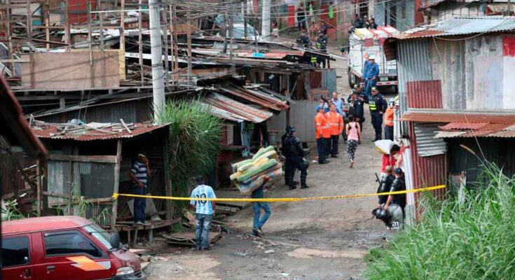 Joven anónimo de barrio tico muestra tristeza ante situación nacional