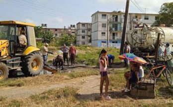 Brigadas hidráulicas intervienen en el Microdistrito para resolver salideros y obstrucciones