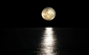 Aficionados se preparan para observar luna de esturión