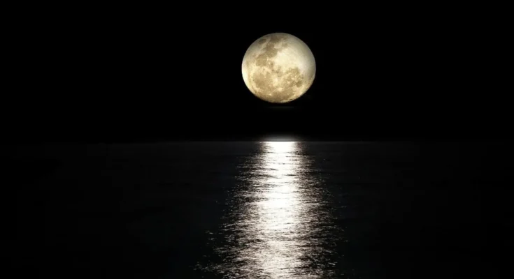 Aficionados se preparan para observar luna de esturión