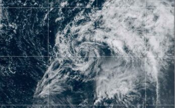 Tormenta tropical Gabrielle avanza por el Atlántico central
