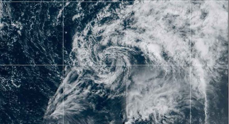 Tormenta tropical Gabrielle avanza por el Atlántico central