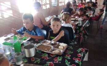 Mientras llega el huracán, en el albergue de evacuados el asueto se respalda con la seguridad para la vida...