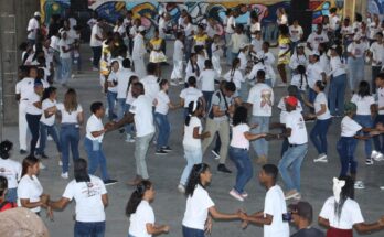 Implanta Cuba récord mundial de mayor tiempo bailando casino