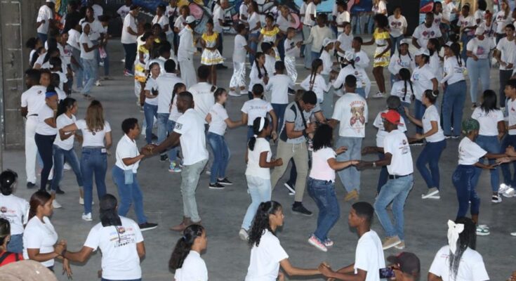 Implanta Cuba récord mundial de mayor tiempo bailando casino