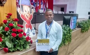 El municipio Carlos Manuel de Céspedes fue representado dignamente en la XI Convención Internacional de Actividad Fisica y Deportes, AFIDE 2025, desarrollada en el Palacio de las Convenciones en La Habana, bajo el lema Ciencia para vencer. En ese evento el licenciado Yordanis Luis Blanco, asesor científico en el vecino municipio alcanzó el Premio Mundial de la Ciencia, tema que aborda al ser entrevistado por el periodista Edel Quintana Lugo.