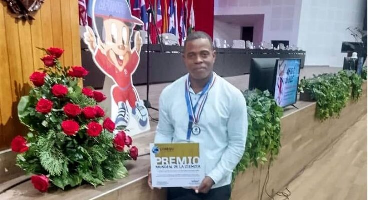 El municipio Carlos Manuel de Céspedes fue representado dignamente en la XI Convención Internacional de Actividad Fisica y Deportes, AFIDE 2025, desarrollada en el Palacio de las Convenciones en La Habana, bajo el lema Ciencia para vencer. En ese evento el licenciado Yordanis Luis Blanco, asesor científico en el vecino municipio alcanzó el Premio Mundial de la Ciencia, tema que aborda al ser entrevistado por el periodista Edel Quintana Lugo.