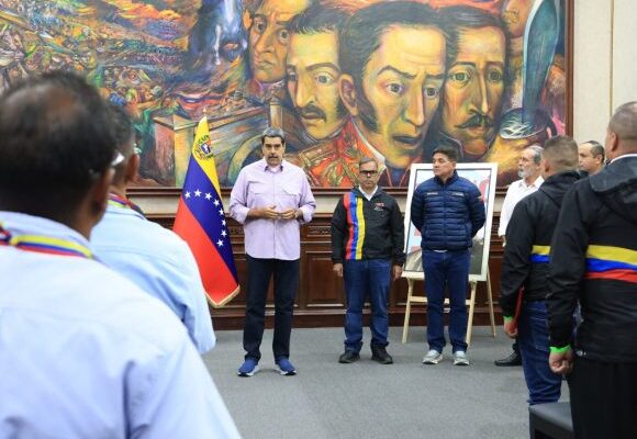 Desde Miraflores: Maduro condecoró a la Brigada Internacional Cuba- Venezuela