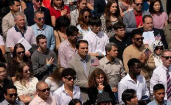 Agentes federales impiden acto de naturalización de inmigrantes debido a países de origen