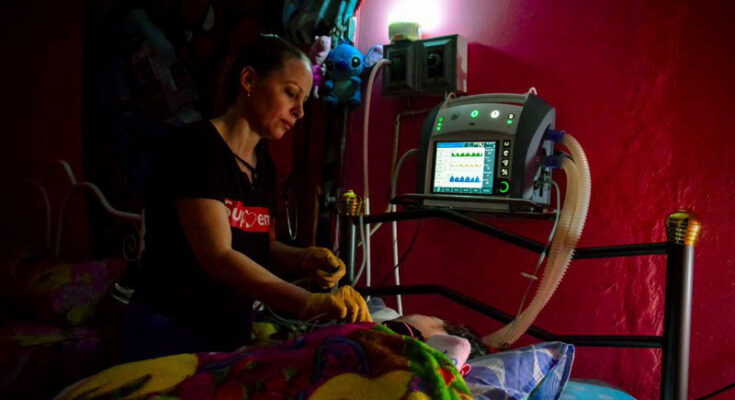 Madres en Holguín agradecen estaciones de energía para sus hijos