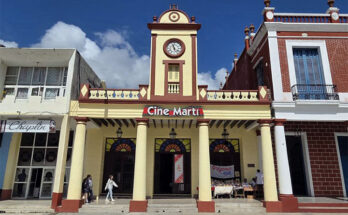 Cien años del cine Martí de Holguín