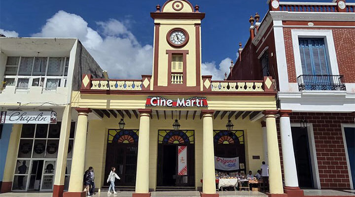 Cien años del cine Martí de Holguín