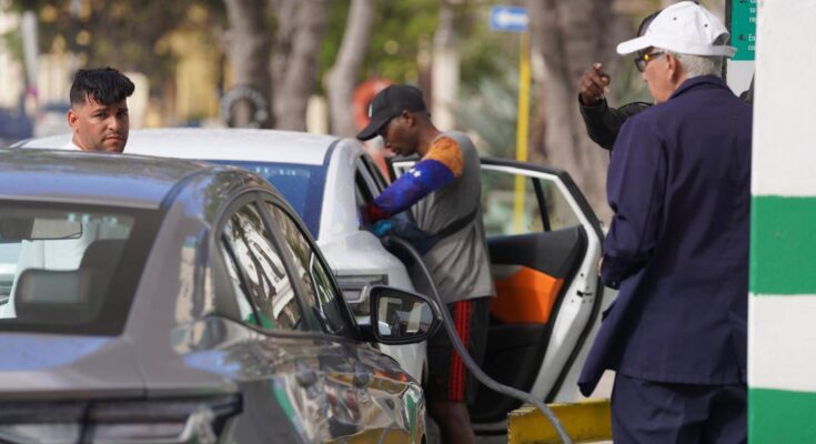 Desde las redes: Denuncian red de acaparamiento y reventa de combustible