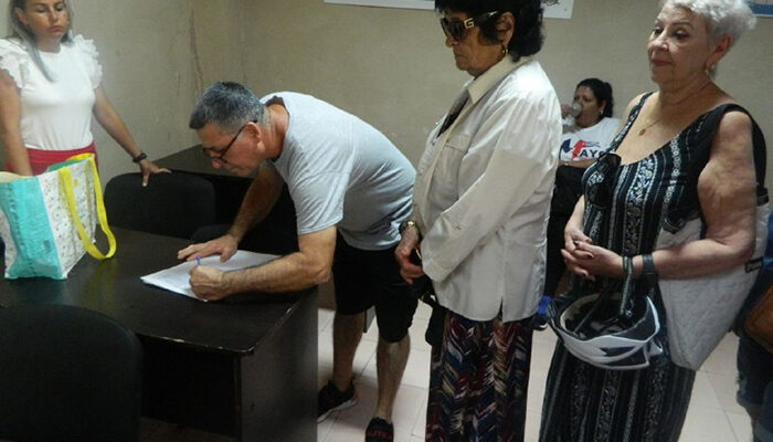 Sector privado en Villa Clara también firma por la patria (+Fotos)