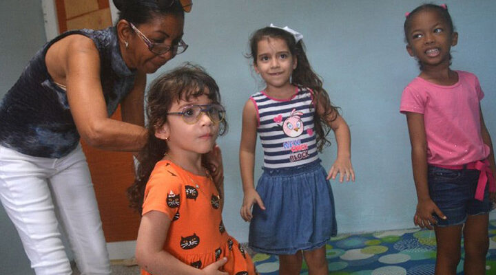 Medicuba Suiza impulsa estimulación para niños con autismo en Villa Clara