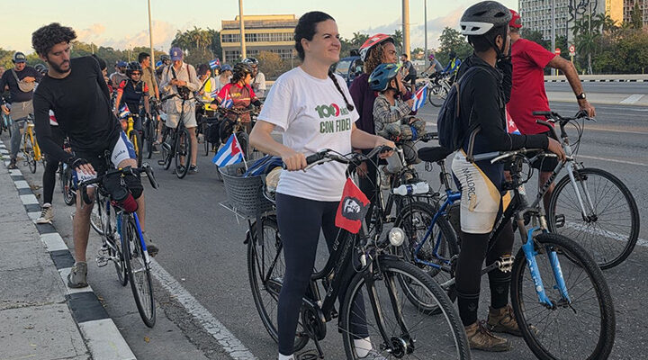 Pedalean jóvenes hacia Girón en saludo a la victoria antiimperialista
