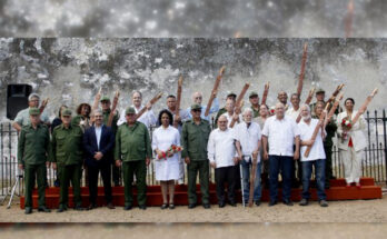 Entregaron Fuerzas Armadas réplica del machete de Máximo Gómez