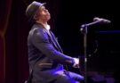 Roberto Fonseca al piano en Cuba con La nuit. Jazz à La Havane