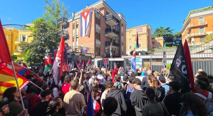 Solidaridad con Cuba en Italia en marchas por el Día de la Liberación