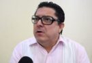 Managua, 13 abr (Prensa Latina) El bloqueo económico, comercial y financiero impuesto por Estados Unidos contra Cuba constituye el eje central de uno de los conflictos políticos más prolongados del hemisferio occidental, afirmó el analista nicaragüense Xavier Díaz-Lacayo. abril 13, 2026 | 01:44 En un análisis publicado en su perfil de la red social Facebook, el experto destacó que esta política, vigente desde 1962, restringe el comercio, las inversiones y el acceso a financiamiento internacional, con efectos acumulativos en sectores clave de la economía y la vida cotidiana de la población cubana. Díaz-Lacayo hizo referencia a recientes declaraciones a medios de prensa internacionales ofrecidas por presidente Miguel Díaz-Canel, quien señaló que Washington debería revisar “cuán cruel ha sido con Cuba”, en alusión al impacto sostenido de esa normativa unilateral. El experto recordó que, tras el triunfo de la Revolución Cubana (1959), el gobierno estadounidense consideró el nuevo rumbo político de la isla como una amenaza estratégica, lo cual derivó en acciones de presión económica y diplomática, así como en operaciones encubiertas y confrontaciones propias de la Guerra Fría. Entre los episodios más relevantes mencionó la Invasión mercenaria por Playa Girón, apoyada por la Agencia Central de Inteligencia, cuyo fracaso consolidó la posición del gobierno cubano. Asimismo, mencionó la llamada crisis de octubre en Cuba, al tiempo que resaltó la existencia de programas orientados a debilitar al gobierno de la isla mediante sabotajes, campañas de propaganda y apoyo a grupos opositores, interpretados como parte de una estrategia de contención ideológica. El bloqueo ha generado limitaciones en el acceso a tecnología y medicamentos, dificultades para comerciar en mercados internacionales y mayores costos en importaciones, lo cual ha sido ampliamente cuestionado por su impacto en la población civil, señaló Díaz-Lacayo. En ese sentido-agregó-diversos organismos internacionales han señalado las consecuencias de estas restricciones, mientras la Asamblea General de las Naciones Unidas vota cada año mayoritariamente contra la continuidad del embargo. “El término inhumano se ha utilizado en múltiples discursos para describir el impacto prolongado de estas políticas”, señaló Díaz-Lacayo, quien agregó que, desde la perspectiva cubana y de sectores críticos, estas acciones son vistas como injustas, desproporcionadas y crueles, mientras en enfoques norteamericanos se justifican como instrumentos de política exterior.