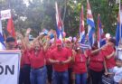 Se alistan educadores floridanos para el desfile del Primero de Mayo