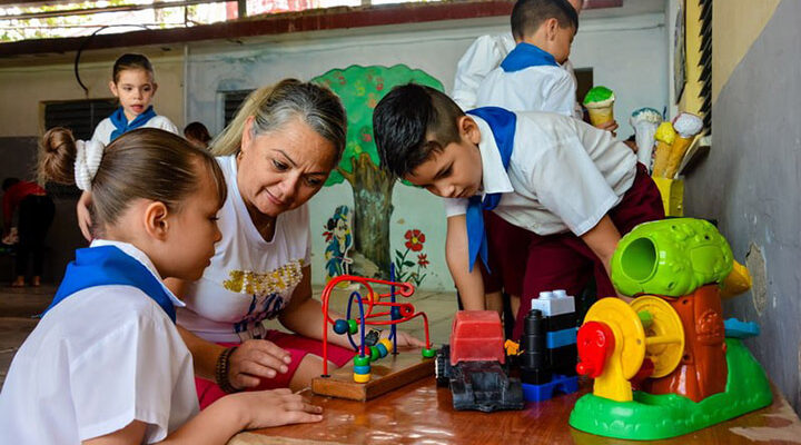 Agradecen escuelas en Holguín entrega de estaciones solares