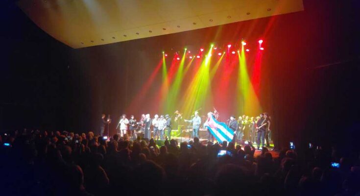 Novecientas gargantas: Cuba si, yanquis no en concierto en Montevideo