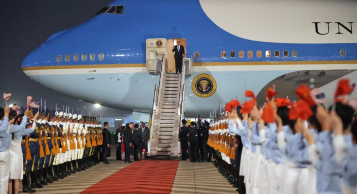 Donald Trump llegó a China, todo listo para su reunión con Xi Jinping
