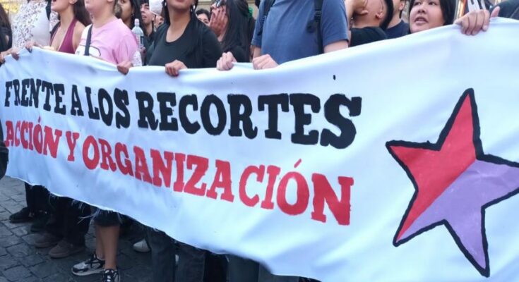 Estudiantes chilenos mantienen llamado a protesta contra recortes