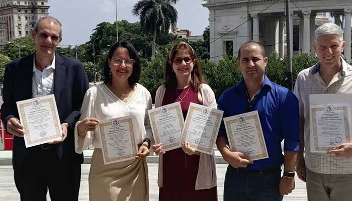 Recibió Biocubafarma 13 premios de la Academia de Ciencias