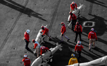 Detallan de qué fuerza naval dispone Estados Unidos para bloquear el estrecho de Ormuz