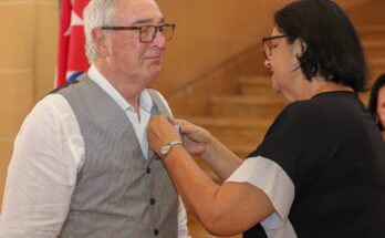 Otorgan Medalla de la Amistad al activista Donald Dutherland