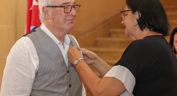 Otorgan Medalla de la Amistad al activista Donald Dutherland