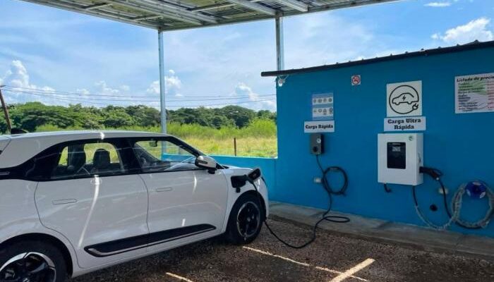Funciona en Villa Clara la primera estación de carga rápida y ultrarrápida de vehículos eléctricos