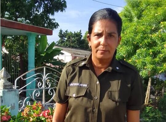 Reconocen la labor preventiva Iris Ávila Pelegrín con la Distinción 23 de Agosto